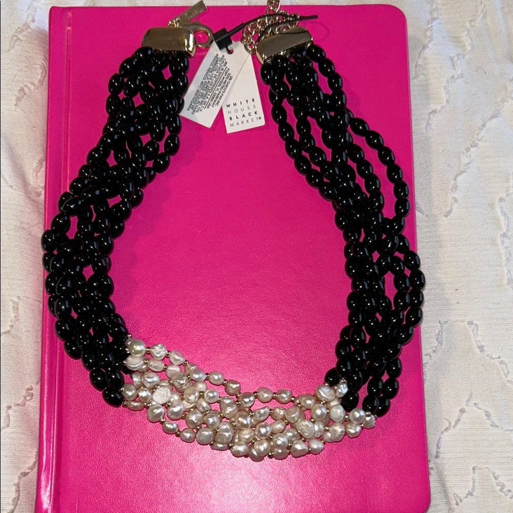 Elegant Black and White Pearl Necklace